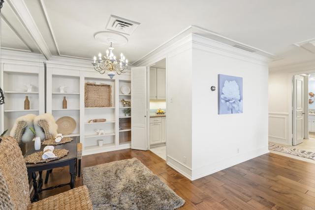 939 Coast Boulevard, La Jolla CA: https://media.crmls.org/mediaz/45de5d42-dccd-480a-b3af-8944baa61f31.jpg