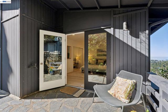 6801 ARMOUR DRIVE, Oakland CA: https://media.crmls.org/mediaz/45de6d30-51b7-4575-a9d0-eeb515a45fde.jpg