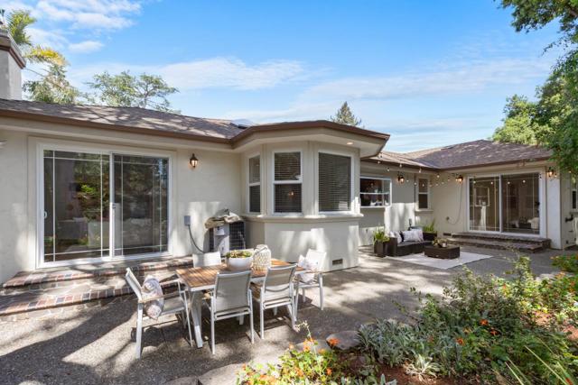 1018 Loma Prieta Court, Los Altos CA: https://media.crmls.org/mediaz/45de90f8-fb16-48e8-ae22-26e2f997f303.jpg