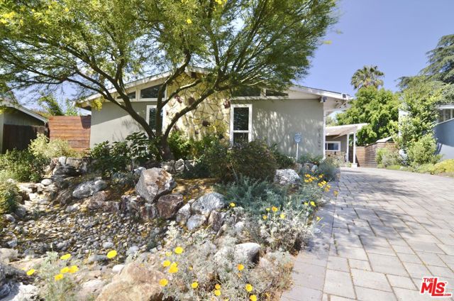 9342 Debra Avenue, North Hills CA: https://media.crmls.org/mediaz/45dea7a3-5fbd-4dcd-b08e-42ebe6e0ed35.jpg