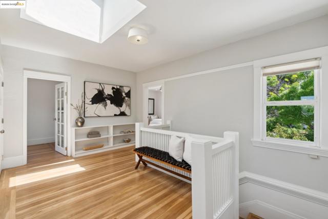 321 Glendale Ave., Oakland CA: https://media.crmls.org/mediaz/45deb8dc-2c86-40c7-95a2-42d46aab8078.jpg