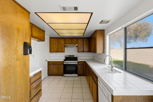 Detail Gallery Image 3 of 5 For 4200 Browning, Oxnard,  CA 93033 - 3 Beds | 2/1 Baths