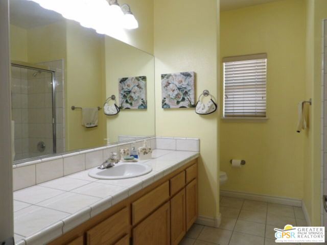 6950 Oak View Court, Oak Hills CA: https://media.crmls.org/mediaz/45df1237-138b-40ee-8f7a-ba302873218c.jpg