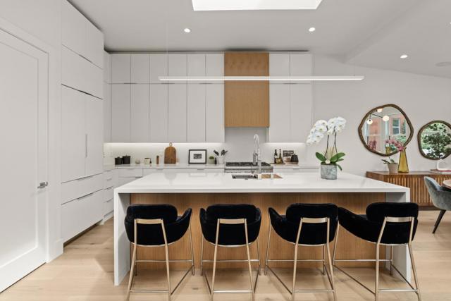 17 30th Street, San Francisco CA: https://media.crmls.org/mediaz/45df7101-99ef-4586-8aaa-78538e5a6742.jpg