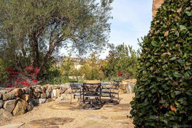 14662 Encendido, San Diego CA: https://media.crmls.org/mediaz/45e002a6-a66c-4dcb-9411-de196868a412.jpg