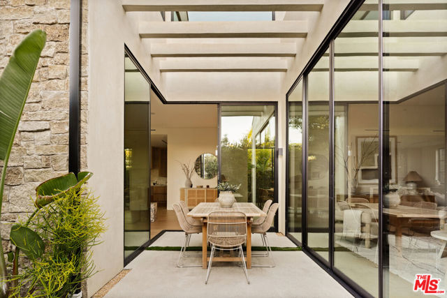 11556 Blix Street, Valley Village CA: https://media.crmls.org/mediaz/45e0605a-b489-4e34-b59d-1ab64575f935.jpg