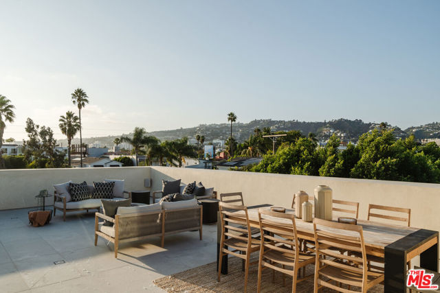 819 N Ogden Drive, Los Angeles CA: https://media.crmls.org/mediaz/45e07372-0bc9-427a-b2e5-de044258037b.jpg