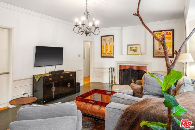 10614 Le Conte Avenue, Los Angeles CA: https://media.crmls.org/mediaz/45e09e0a-58b4-481b-a314-4001c459ee4c.jpg