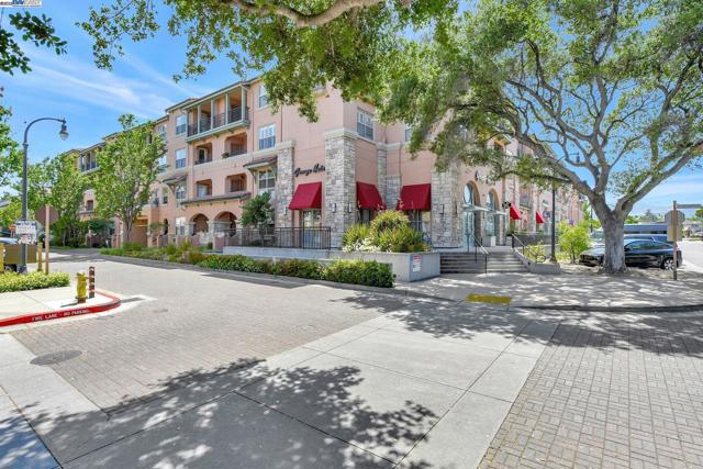 20500 Town Center Ln, Cupertino CA: https://media.crmls.org/mediaz/45e10823-ba5f-4b66-8475-c9cfdb8a1040.jpg