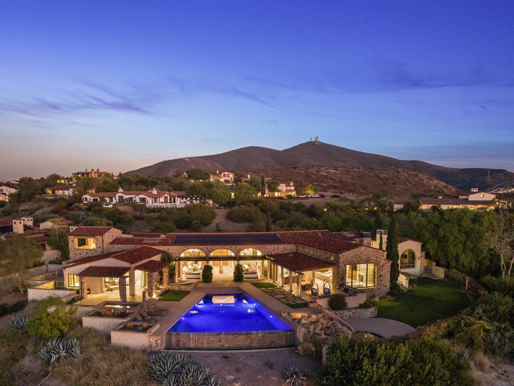 8114 Sendero De La Pradera