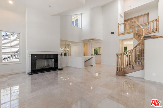 2370 Brookshire Lane, Los Angeles CA: https://media.crmls.org/mediaz/45e1789d-42ef-4034-8871-9d468f3d2770.jpg