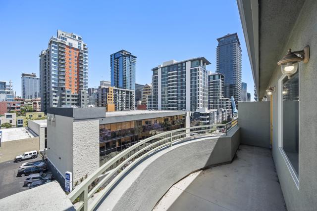 1501 India St, San Diego CA: https://media.crmls.org/mediaz/45e17992-d09f-41c0-bc2c-11ee1ed11bc5.jpg