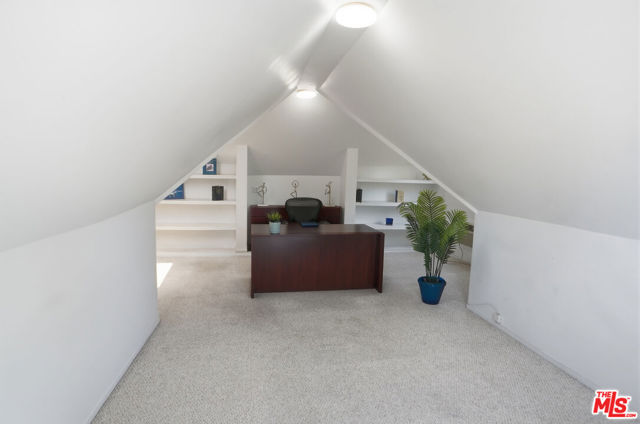 1816 Rosita Drive, Glendale CA: https://media.crmls.org/mediaz/45e1d787-7117-4352-a131-62e50c1ad8bb.jpg