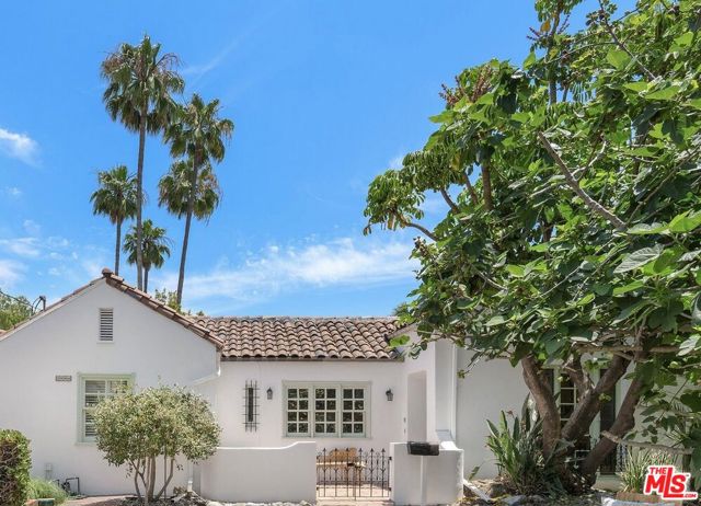 2004 Vine Street, Los Angeles CA: https://media.crmls.org/mediaz/45e24d52-4b39-4d37-a944-4de5f24ad0c9.jpg