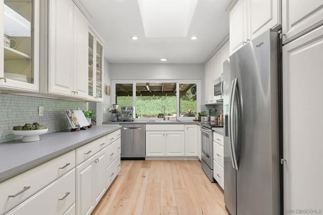 Image 12 of 33 For 3964 Calgary Ave