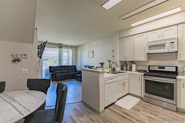 2299 Cabo Bahia, Chula Vista CA: https://media.crmls.org/mediaz/45e2af64-0e53-46d2-8f54-74a5ee1fba52.jpg