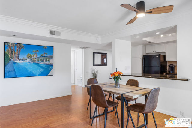 400 N Sunrise Way, Palm Springs CA: https://media.crmls.org/mediaz/45e2e776-eee8-4bf9-bd93-f06a04dd4a2b.jpg