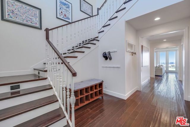 6537 Hedding Street, Los Angeles CA: https://media.crmls.org/mediaz/45e2fc7a-408b-41bc-b17f-07550d621a65.jpg