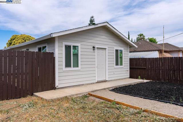 4733 E Washington St, Stockton CA: https://media.crmls.org/mediaz/45e31878-5449-4ba0-9633-c3789ee4c2d6.jpg