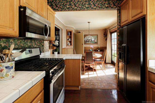 8550 Roach Drive, La Mesa CA: https://media.crmls.org/mediaz/45e39145-7956-48f9-b525-f23a01c3924e.jpg