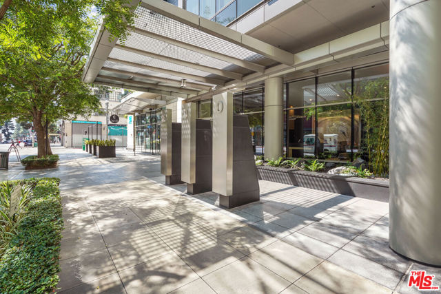1155 S Grand Avenue, Los Angeles CA: https://media.crmls.org/mediaz/45e3a39a-948b-455d-9453-fd36824830ec.jpg