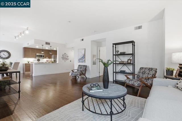 555 Ygnacio Valley Rd, Walnut Creek CA: https://media.crmls.org/mediaz/45e3c0ef-84d1-461e-a217-a581014781f3.jpg