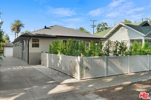 4113 Lincoln Avenue, Culver City CA: https://media.crmls.org/mediaz/45e43296-d207-4846-aaa8-a7d384823f54.jpg