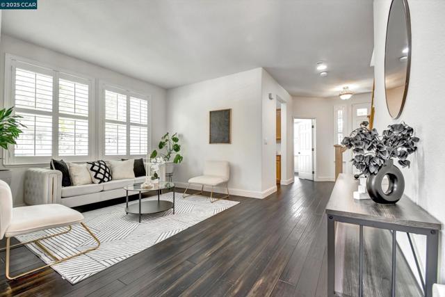 1033 LANTERN BAY, Hercules CA: https://media.crmls.org/mediaz/45e466e7-8314-4422-b9c1-7b714c671ff8.jpg