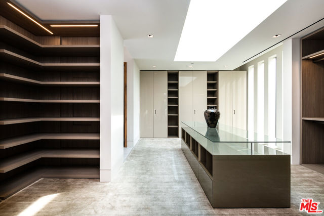 642 Perugia Way, Los Angeles CA: https://media.crmls.org/mediaz/45e4a4c7-f709-4b05-898e-6a72d36d7abe.jpg