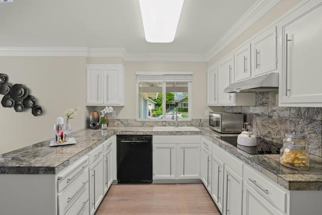 501 Amherst Ct, San Ramon CA: https://media.crmls.org/mediaz/45e4b1ef-26a1-4356-a649-2f729fe36638.jpg