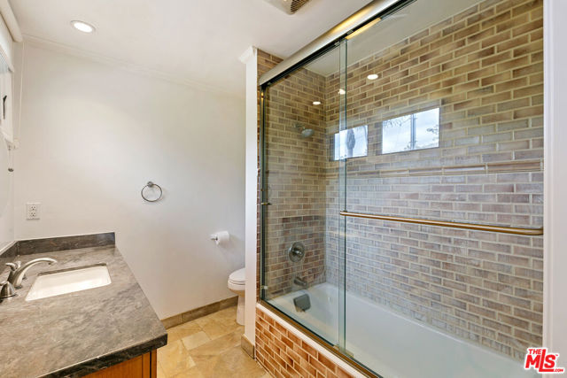 30630 Morning View Drive, Malibu CA: https://media.crmls.org/mediaz/45e4bc8b-009f-446e-b78e-c54fcb85c401.jpg