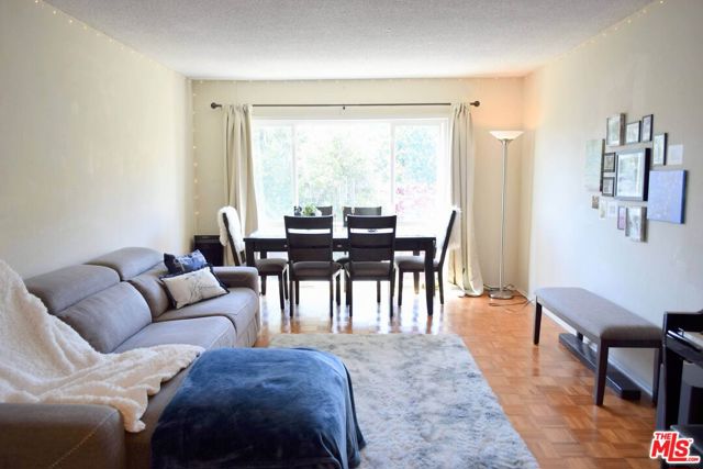 437 29th Street, San Francisco CA: https://media.crmls.org/mediaz/45e4c75a-f126-49c5-bddb-6d85b130d80a.jpg