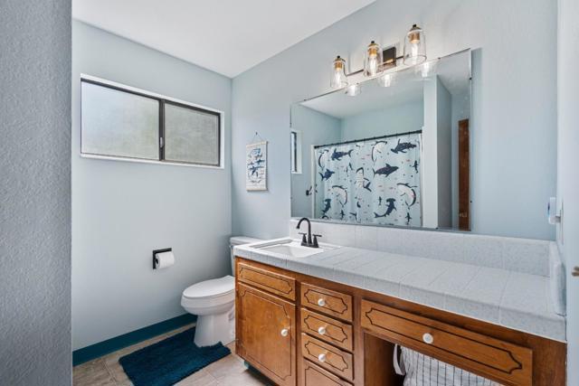 215 Rays Circle, Hollister CA: https://media.crmls.org/mediaz/45e5105f-6078-4273-867b-3e9bc0bfac50.jpg