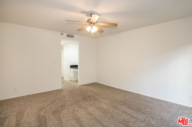 410 S Barrington Avenue, Los Angeles CA: https://media.crmls.org/mediaz/45e5f752-7ae6-46b5-aa81-54f9c097ea75.jpg