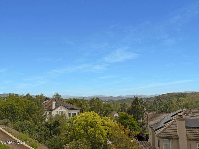 331 Briar Bluff Circle, Thousand Oaks CA: https://media.crmls.org/mediaz/45e65bfe-235e-4c6b-917a-02f1bfde85fb.jpg