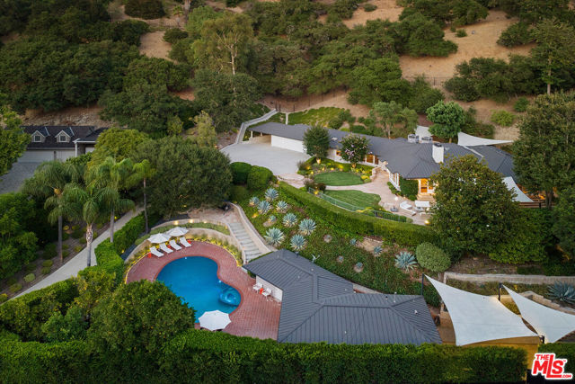 3818 Hollyline Avenue, Sherman Oaks CA: https://media.crmls.org/mediaz/45e67f28-cccc-4de9-abfb-cf51ad6b5129.jpg