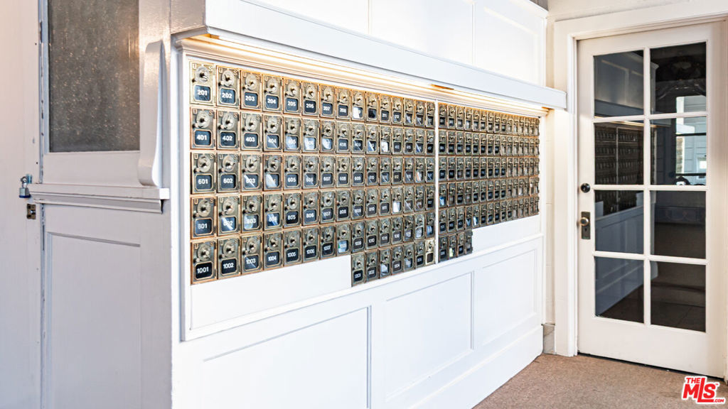 https://media.crmls.org/mediaz/45e688f5-f2e0-47d2-81d4-55ce3602a754.jpg?preset=X-Large