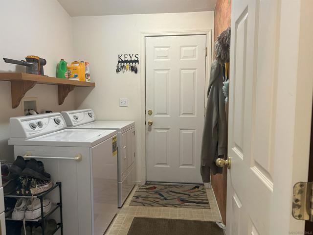 1120 S Broadway, Escondido CA: https://media.crmls.org/mediaz/45e6950f-be9e-4e44-b54a-db559f533343.jpg