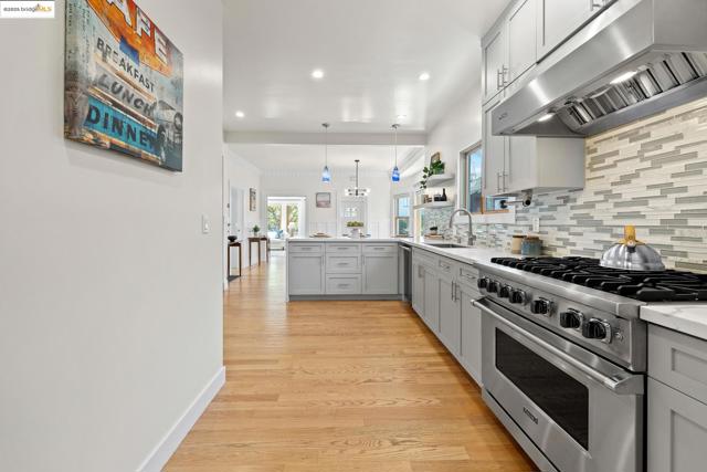 1026 Ventura Ave, Albany CA: https://media.crmls.org/mediaz/45e69f60-cfb4-4a8a-b730-daf459394617.jpg
