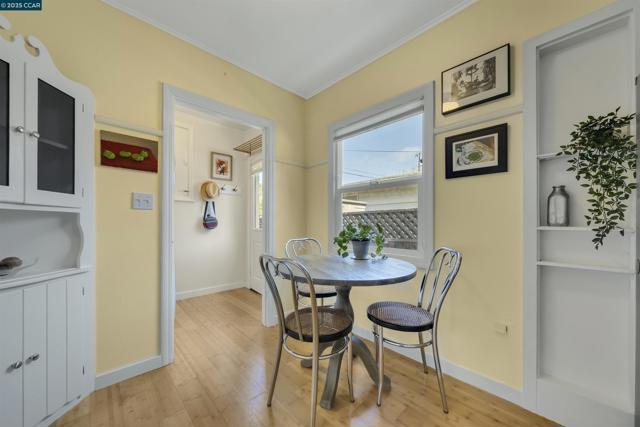 5430 Santa Cruz Ave, Richmond CA: https://media.crmls.org/mediaz/45e73ae1-e14f-4aa3-ba5e-00ae2469ba74.jpg