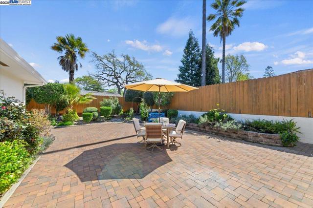 5720 San Juan Way, Pleasanton CA: https://media.crmls.org/mediaz/45e79507-84ac-4775-a2ff-4fa1eb2f8dab.jpg