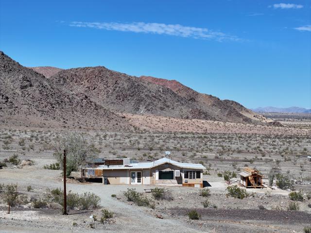 68424 Bellerue Road, 29 Palms CA: https://media.crmls.org/mediaz/45e7a4ba-4c67-4caa-9ad3-94af36ee38e9.jpg