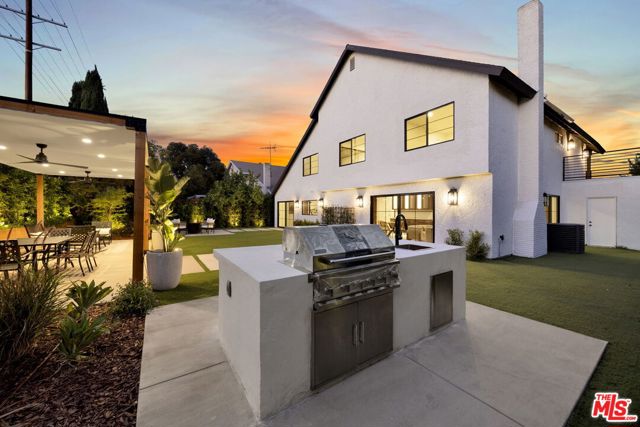 8815 Sari Avenue photo 31