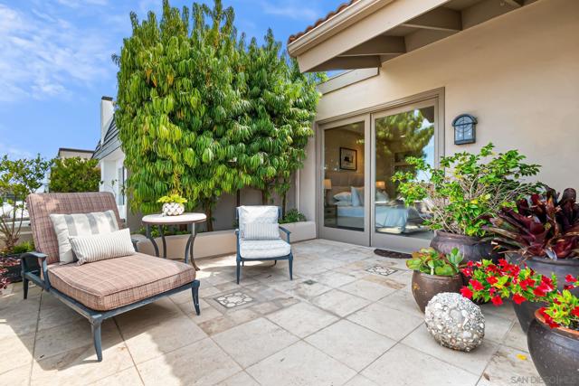 2885 Caminito Merion, La Jolla CA: https://media.crmls.org/mediaz/45e7d022-18d2-44f4-974f-edb86c9cb386.jpg