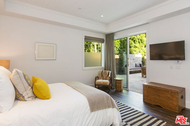 23812 Malibu Road, Malibu CA: https://media.crmls.org/mediaz/45e7d59a-1e52-4ce0-bb0b-d1743b1c1bb8.jpg