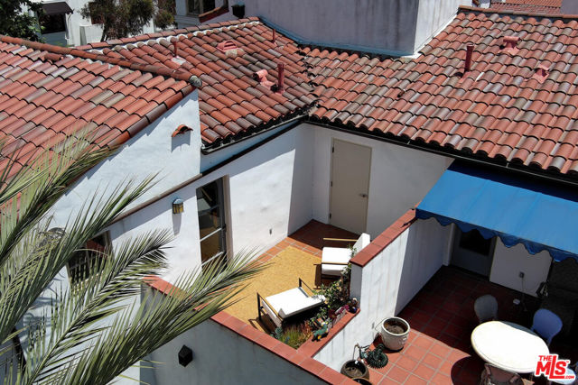 1414 N Harper Avenue, West Hollywood CA: https://media.crmls.org/mediaz/45e7dd44-de26-4896-933d-5812d5c21a14.jpg