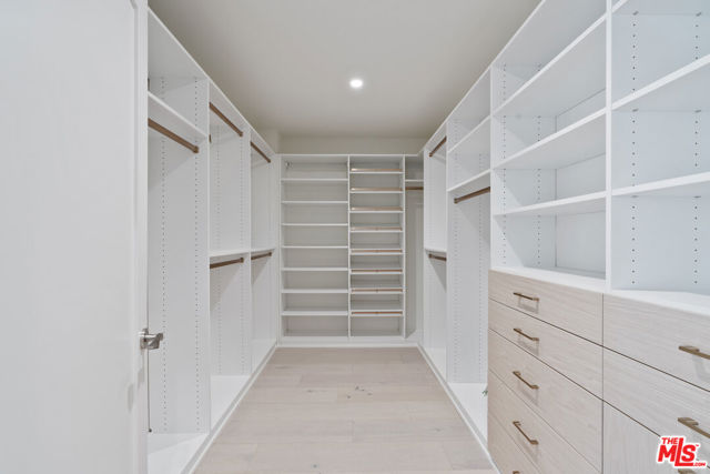 632 S Arden Boulevard, Los Angeles CA: https://media.crmls.org/mediaz/45e83771-7fb2-4a0d-8405-603be106ee7a.jpg