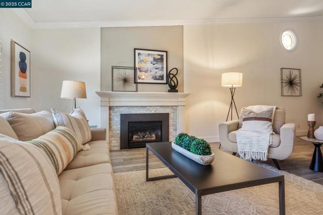 4672 N Larwin Ave, Concord CA: https://media.crmls.org/mediaz/45e8cf76-a8cc-4a9f-8192-1f22f11ec672.jpg