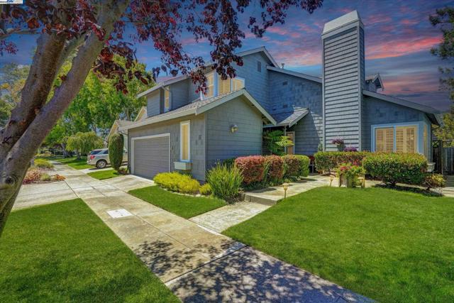 37 Clipper Drive, Alameda CA: https://media.crmls.org/mediaz/45e96fed-324d-4f69-929b-58bd174aefa6.jpg