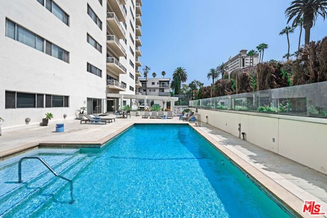 101 California Avenue, Santa Monica CA: https://media.crmls.org/mediaz/45e9781c-8987-4492-8553-7a12fc32c9ff.jpg